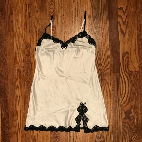 Victoria's Secret Other - Victoria's Secret White w/ Black Lace Slip